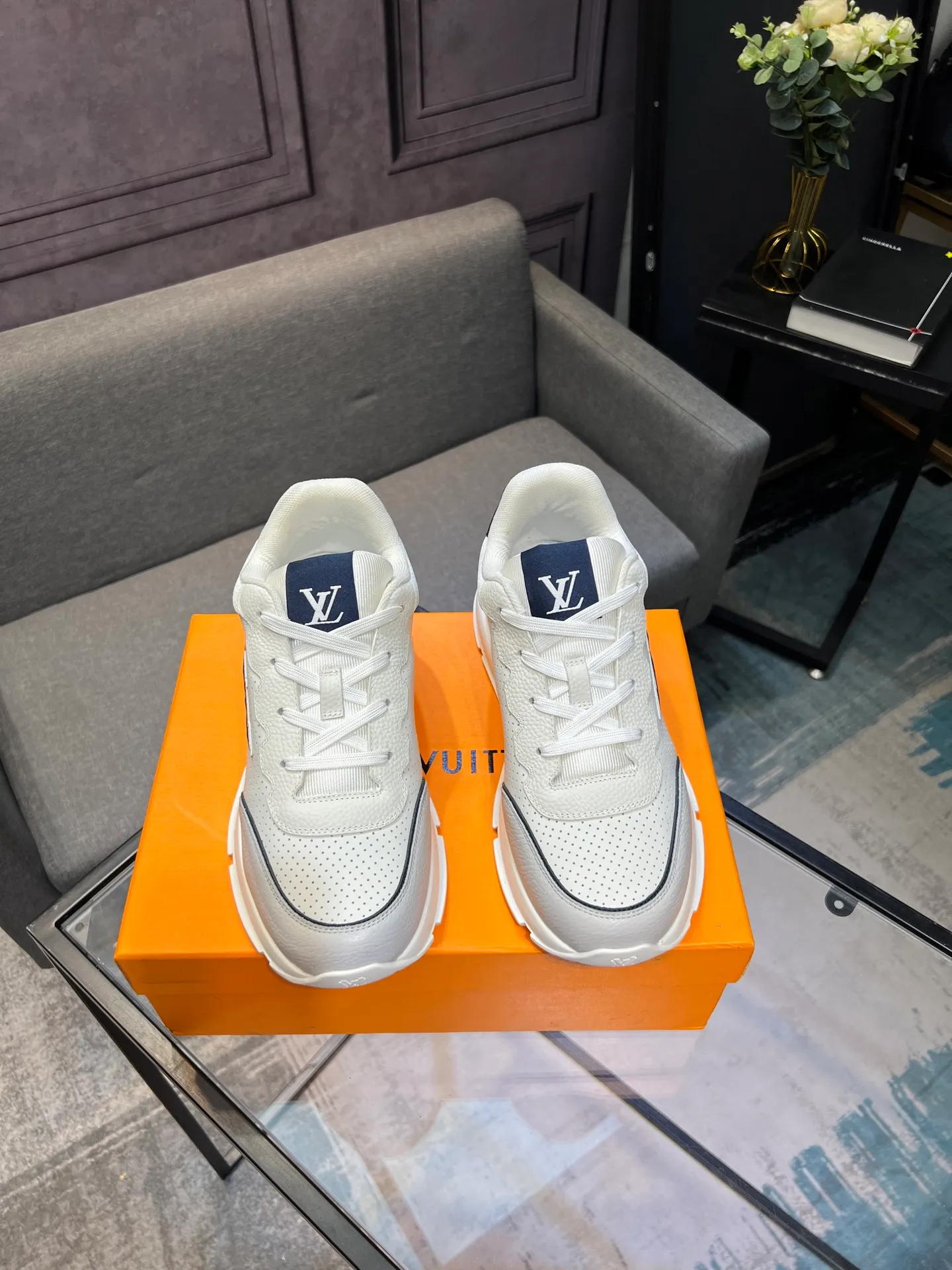 Men's shoes 💰640 LV | Louis Vuitton 2025𝐬𝐬 New spring and summer styles for couples, men's styles come out first. The counter features the latest casual shoes. Hard goods are new🆕 ❥Purchase level! Full of high-end feel! A popular model among bloggers at home and abroad, it’s retro and fashionable and looks amazing on your feet! Wear a lot of happiness! Mainly recommended model on the official website★ ▪️Upper: Original custom-made imported calfskin fabric ▪️Inner lining: breathable gauze imported from Italy ▪️Outsole: rubber foam ➕tpu high-end outsole ▪️Shoe size: 36-44 (customized for 45 and 46)
